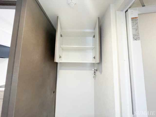 S-RESIDENCE王子enableの収納|洗濯機置き場上部の収納です
