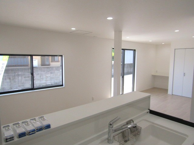 【居間・リビング】 | 【再生住宅】甲斐市竜王 | こちらの居間で趣味の時間をお楽しみください
