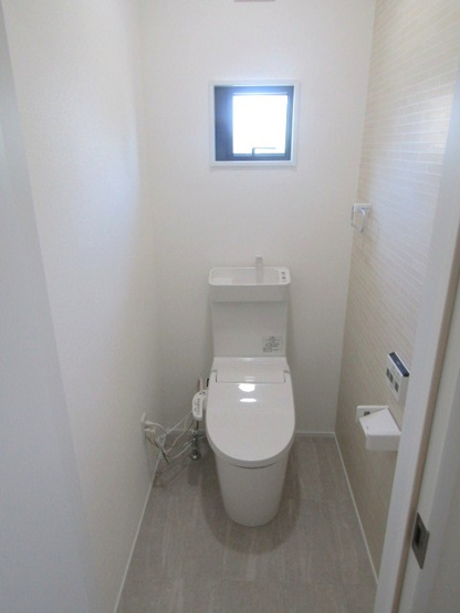 【トイレ】 | 【再生住宅】甲斐市竜王 | 落ち着いた色調のトイレです
