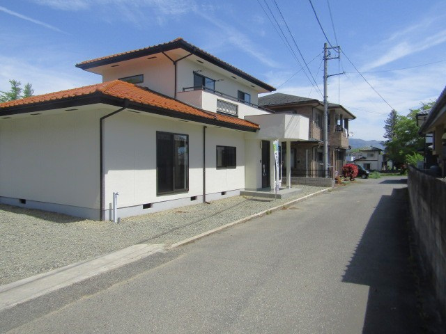 【前面道路含む現地写真】 | 【再生住宅】甲斐市竜王 | 前面道路含む現地写真です