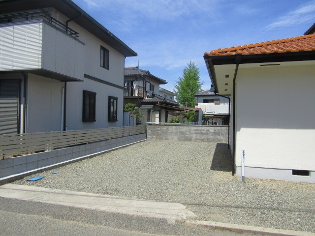 【駐車場】 | 【再生住宅】甲斐市竜王 | 駐車場があります