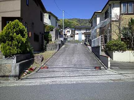 広島市安芸区中野３丁目の前面道路含む現地写真