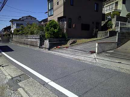 広島市安芸区中野３丁目の前面道路含む現地写真