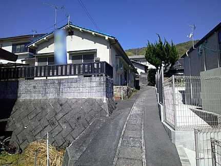 広島市安芸区中野３丁目の前面道路含む現地写真