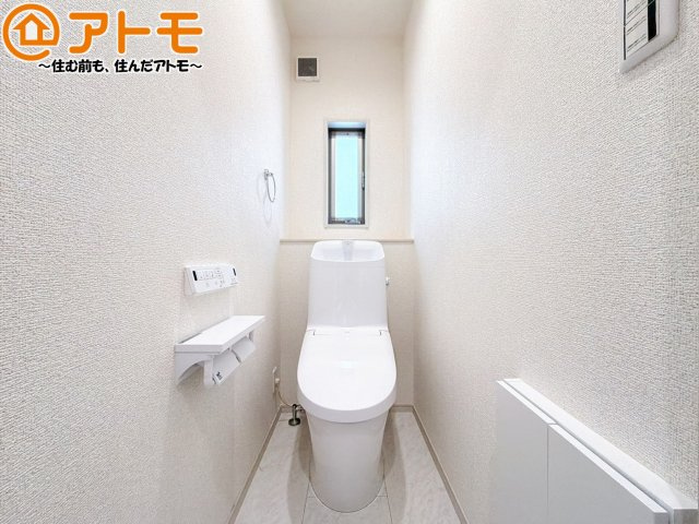 【トイレ】 | 焼津市田尻北　戸建　2号棟 | 窓もあって換気もしっかりできる清潔感のあるトイレです♪