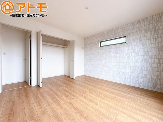 【寝室】 | 焼津市田尻北　戸建　2号棟 | アクセントクロスが印象的なお部屋です。お気に入りの家具に囲まれてゆったり過ごしたいですね♪
