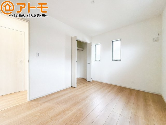 【寝室】 | 焼津市田尻北　戸建　2号棟 | 各居室に収納がついているので、部屋の中をすっきり見せることができますね！