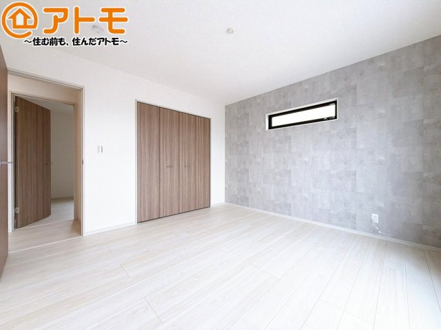 【寝室】 | 焼津市田尻北　戸建　1号棟 | アクセントクロスが印象的なお部屋です。お気に入りの家具に囲まれてゆったり過ごしたいですね♪