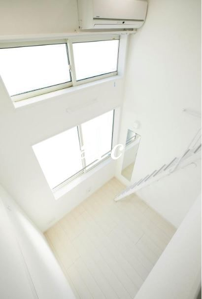 ディアマンテ中野の居間・リビング