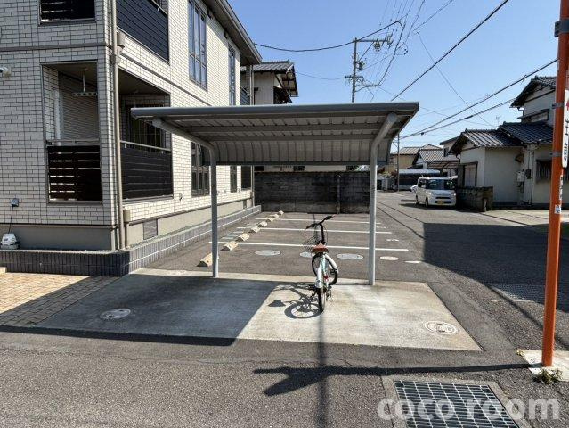 R the Cornerの駐車場