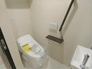 風香東新宿のトイレ|★タンクレス温水洗浄便座★
