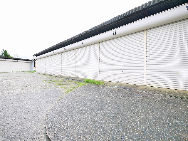 滝川シャッター付きガレージの外観