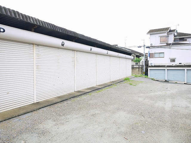 滝川シャッター付きガレージの外観