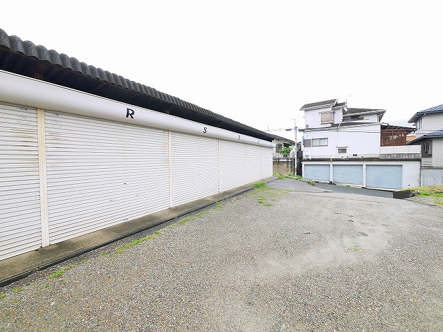 滝川シャッター付きガレージの外観