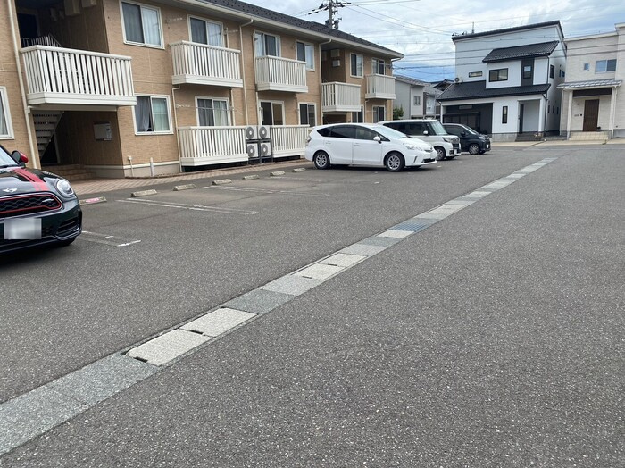プラム　F棟の駐車場