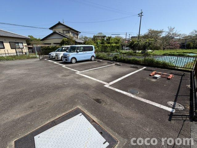 メイプルの駐車場