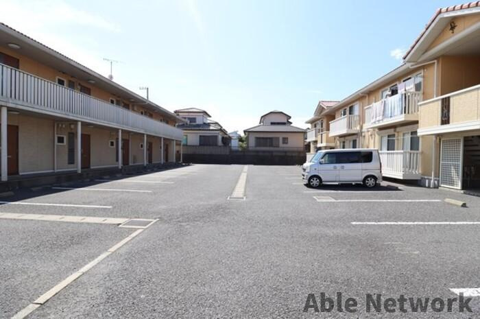 ウィルスクエアBの駐車場