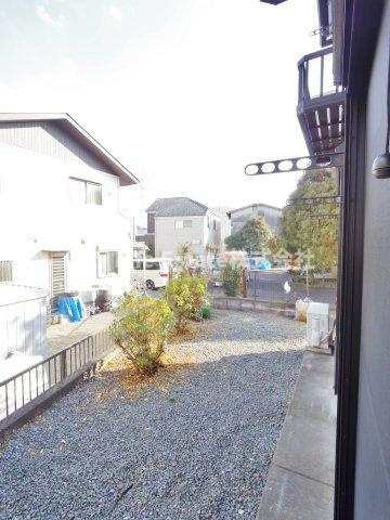 東村山市野口町３丁目のアパートのバルコニー