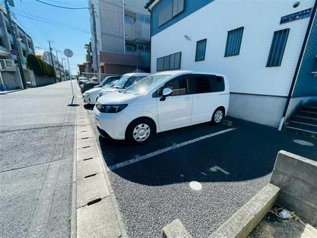 プレジャーハイム妙典の駐車場