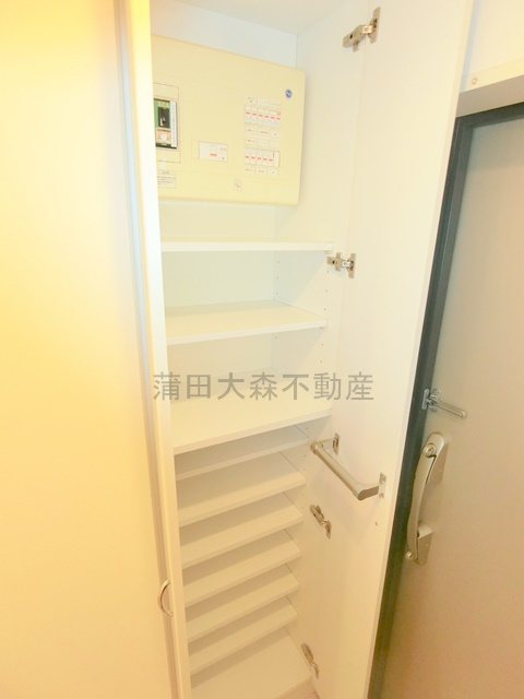 バレーヌ大森山王の設備|玄関収納　シューズボックス