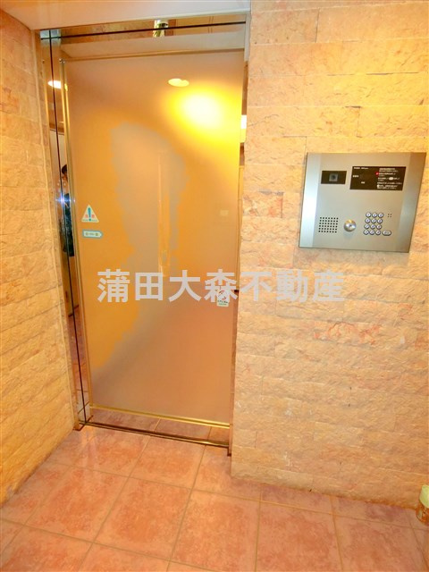 バレーヌ大森山王のエントランス