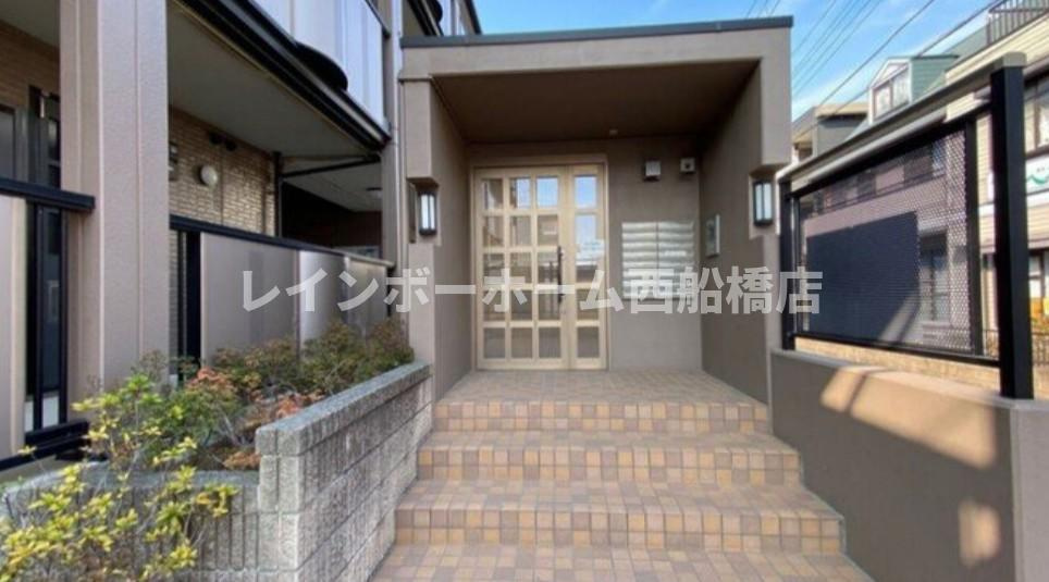 アベニューサイド本郷のエントランス