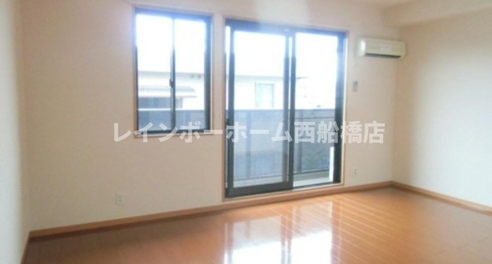 アベニューサイド本郷の居間・リビング