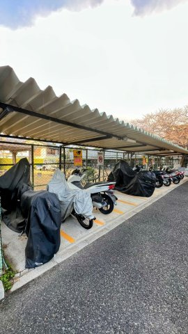 ネオコーポ武庫川の駐車場|バイク置場