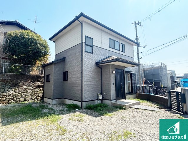 宝塚市川面　中古一戸建ての外観|周辺は落ち着いた街並みの住宅地！子育てがしやすい住環境です！気になることがありましたら、お気軽にお問い合わせください！