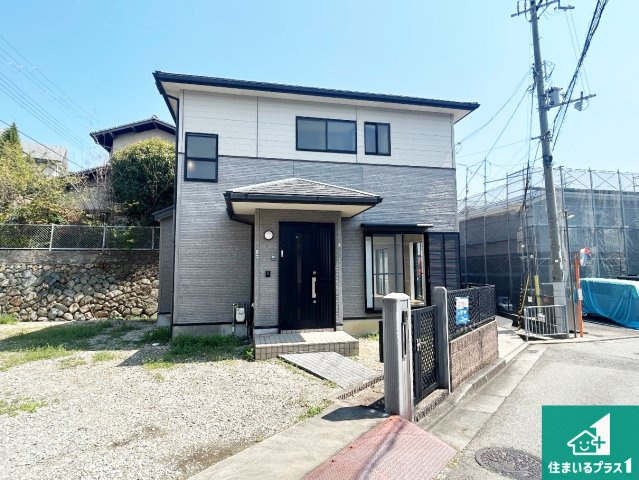 宝塚市川面　中古一戸建ての外観|周辺は落ち着いた街並みの住宅地！子育てがしやすい住環境です！気になることがありましたら、お気軽にお問い合わせください！