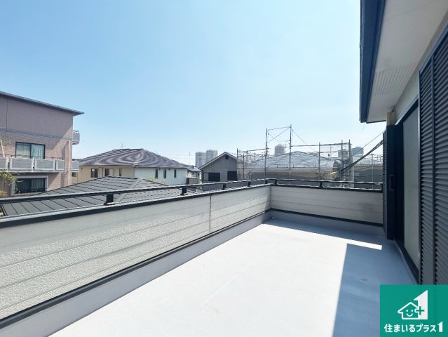 宝塚市川面　中古一戸建てのバルコニー|ワイドバルコニーは洗濯物を干すスペースが広いのでご家族が多くても安心！
