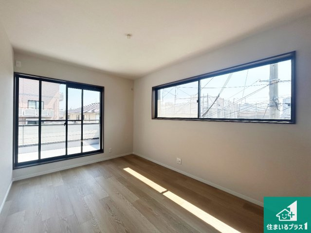 宝塚市川面　中古一戸建ての洋室|シンプルな洋室は、自分好みのインテリアが楽しめます♪