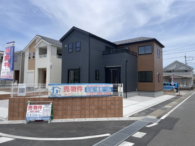高崎市新町第８（全9棟）5号棟の前面道路含む現地写真