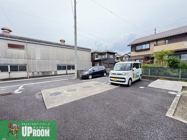 アヴァンセ・ナゴネの駐車場