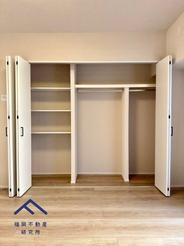 アンピール舞鶴の収納|7.5帖の洋室収納です