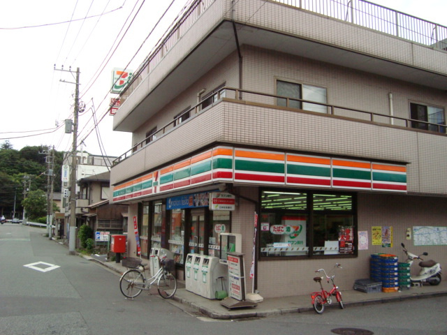 セブンイレブン千葉本町店まで555ｍ