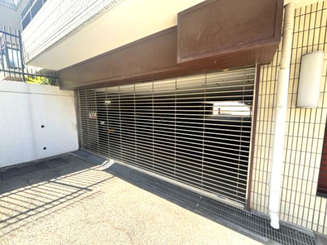 御影城の前パークハイムの駐車場