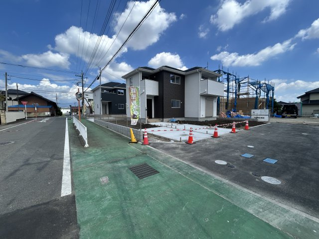 新築　高崎市乗附町1期　3号棟の前面道路含む現地写真|現地写真　西側接道幅員約8.1ｍ　