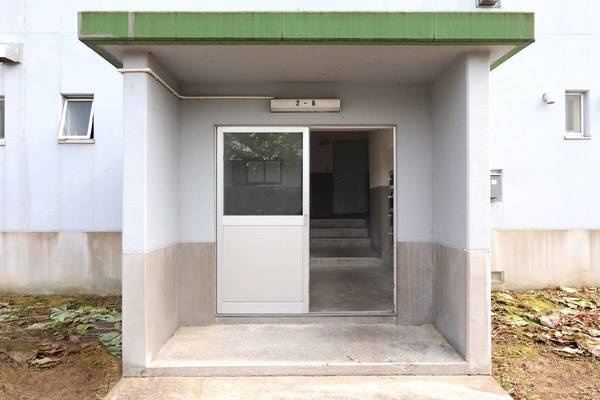 ビレッジハウス大町2号棟のエントランス|清潔なエントランスです