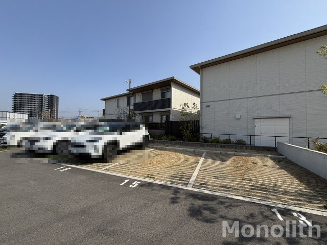シャーメゾンディアガーデンズの駐車場