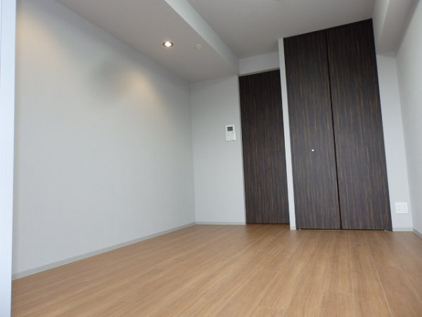 新品家具付きマンション府中町1(KaGood東京)の居間・リビング