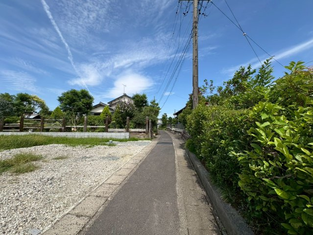 リーブルガーデン　岐阜市東鶉　全6区画分譲の前面道路含む現地写真|「現地（2026年7月3日）撮影」　
■前面道路　
■ヤマダ不動産　株式会社リライフ