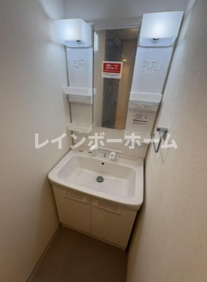 アイルプレミアム東京西新井の独立洗面台
