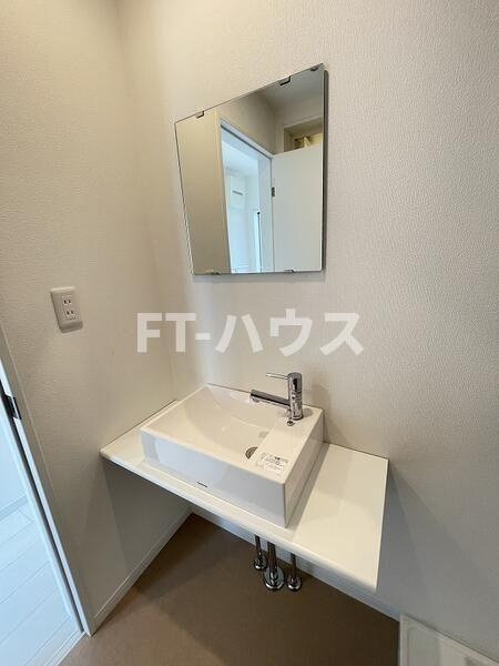 Ｖ－ｒｏｏｍ　１（ブイルームワン）の洗面所