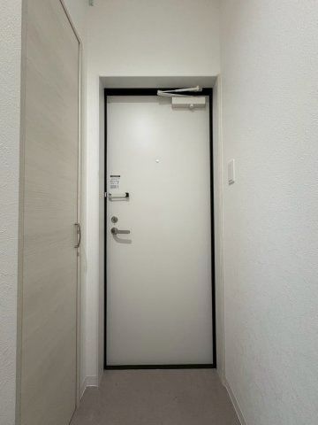 セレニティ衣摺の玄関