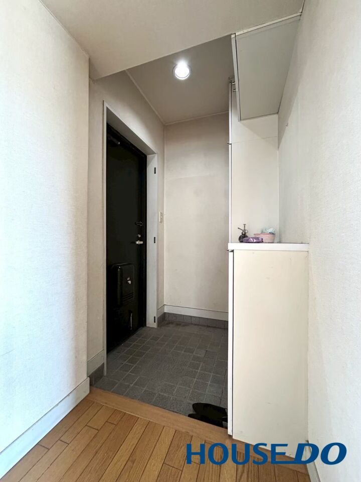 シーザーパレス山の手１の玄関