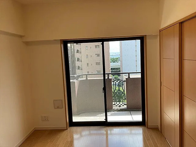 グリフィン横浜ベイグランデ弐番館の居間・リビング|落ち着いた雰囲気の洋室♪