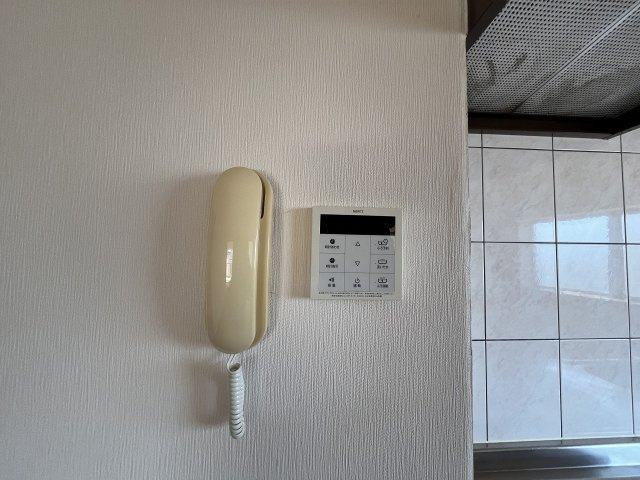 サンマーブルのセキュリティ|インターホン・給湯パネル※反転間取りの３０１号室のお写真です