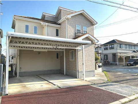 野田市桜の里2丁目　中古戸建　平成30年築の駐車場