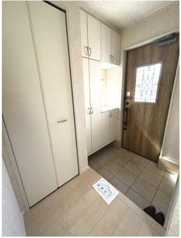 野田市桜の里2丁目　中古戸建　平成30年築の玄関